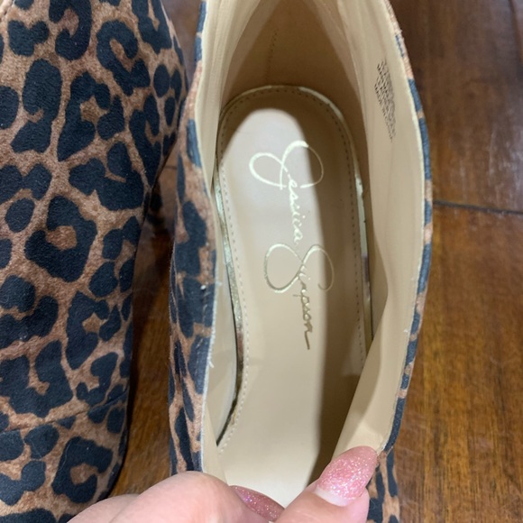 Animal print high heals, women’s size 7.5. Like new condition. Very sexy fit. - Picture 3 of 6